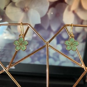 🍁5/$25 New! Dainty Cherry Blossom Dangle Earrings